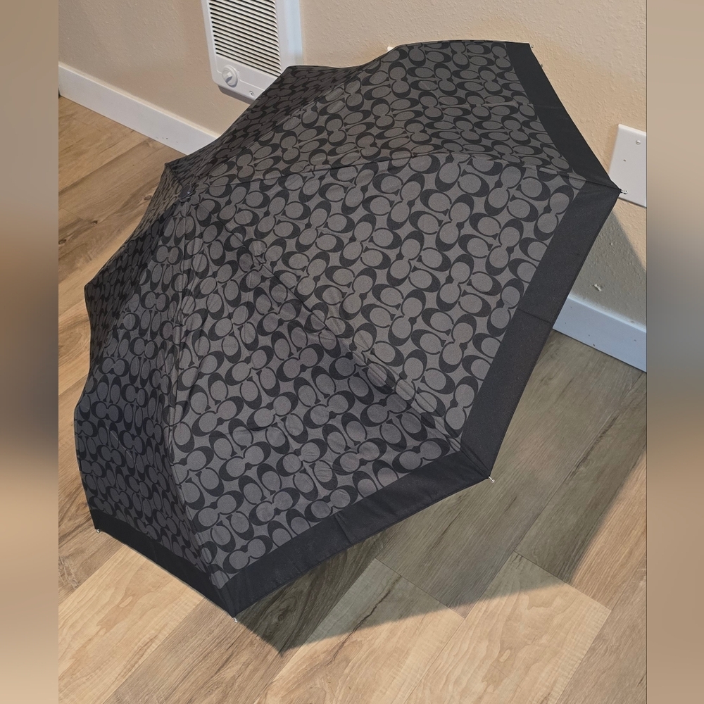 Coach NWT Sig Umbrella